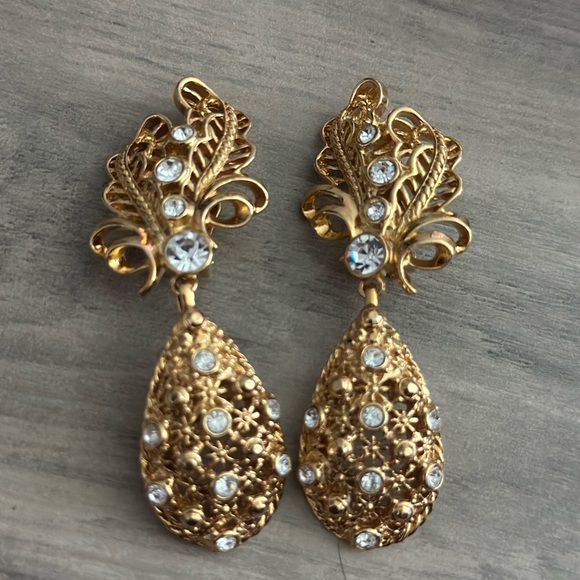 Vtg Barrera for Avon Gold Drop Earrings